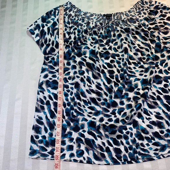 Ann Taylor Black/White Leopard Print Relaxed Smocked Blouse Sz XL Scoop Neck - Picture 8 of 9